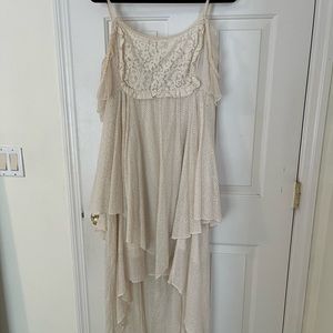 Poor condition but with a little TLC will look new again. I love this dress!